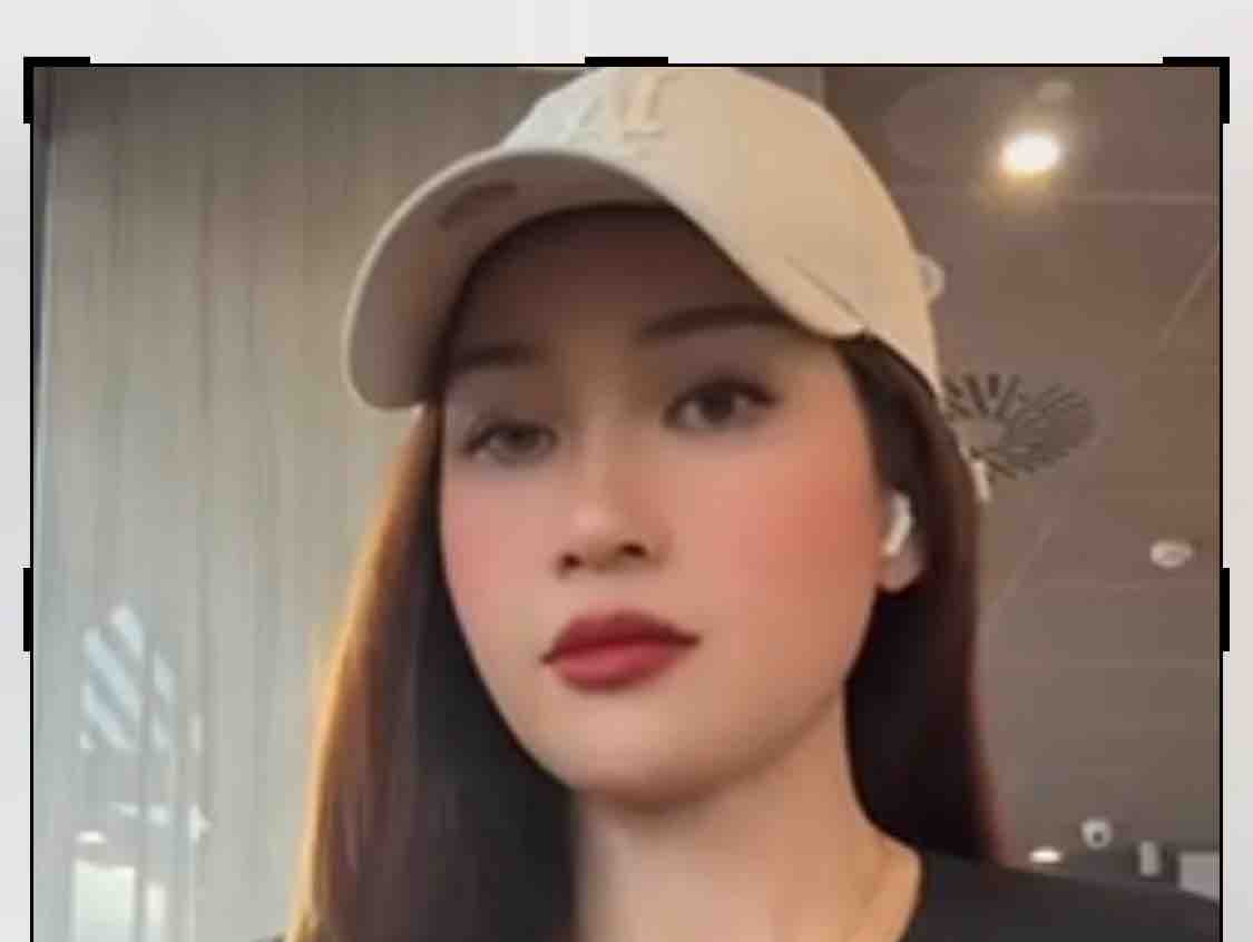 Vó Ngựa Trên Đồi Cỏ Non.