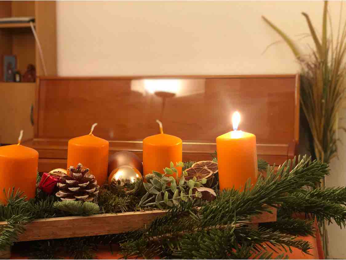 BÓNG NHỎ GIÁO ĐƯỜNG
